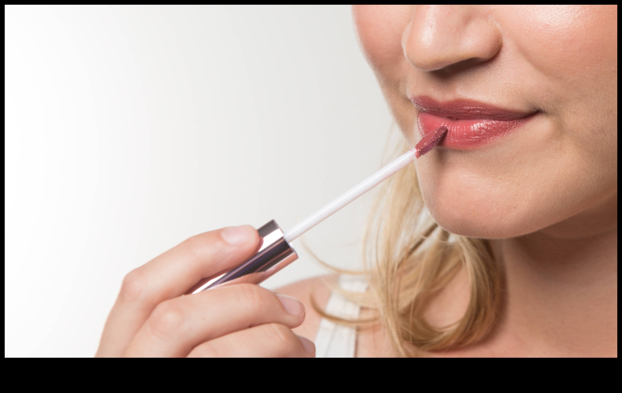 Nude Lip Obsession: Obținerea unui aspect natural cu rujuri neutre